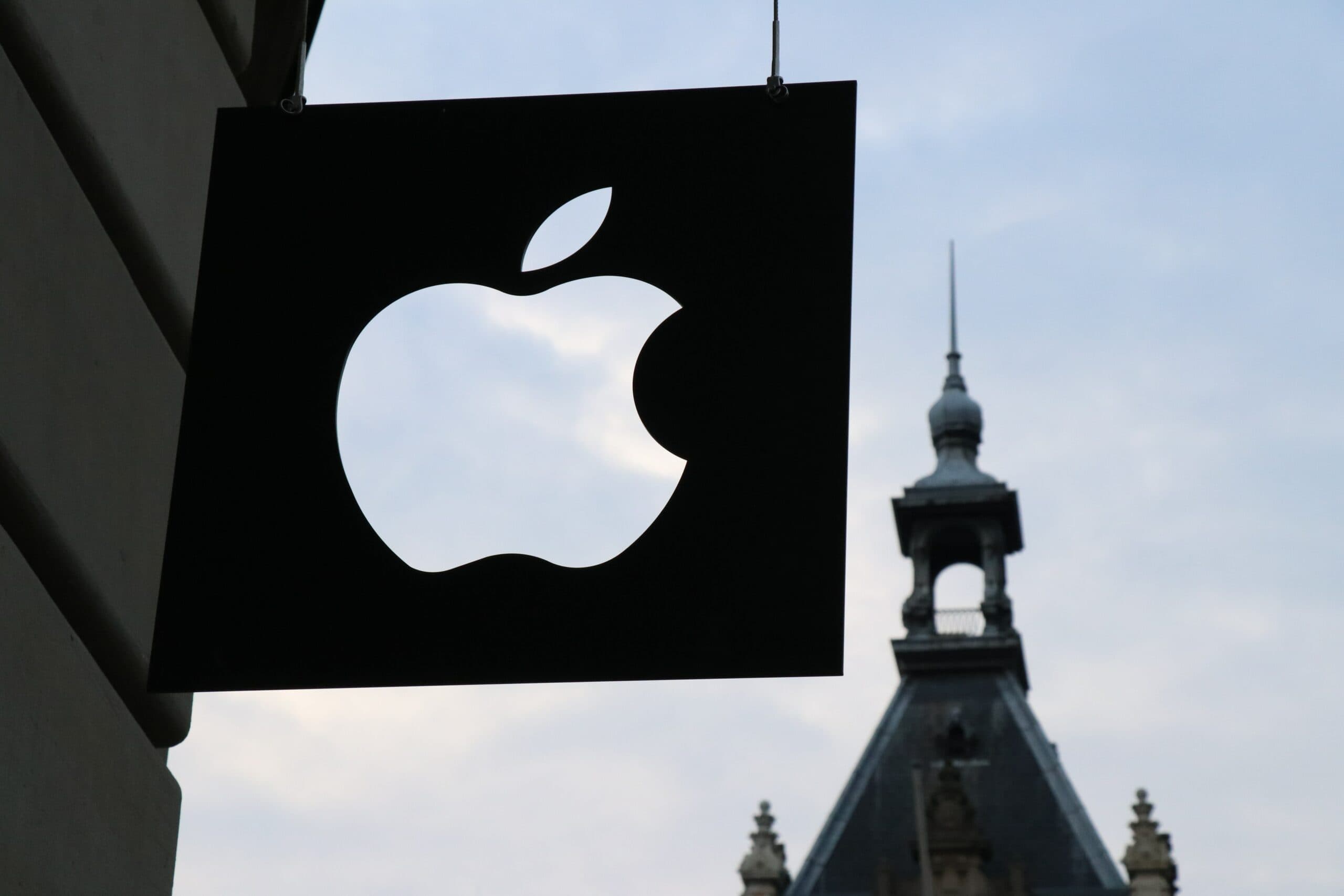 apple logo outside of store